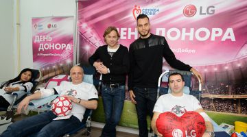 Футбольный День донора на заводе LG Electronics при поддержке  Валерия Карпина и Гильерме Маринато