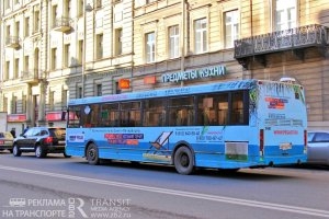 Реклама на транспорте путешествует по Невскому проспекту