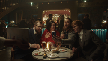 Никаких границ и языковых барьеров: в новогоднем ролике Stella Artois 0 объединяет людей из разных стран