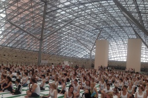 В «АФИМОЛЛ Сити» состоялся 5-й благотворительный Марафон Yoga Journal