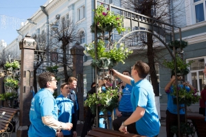 В День Земли «Киевстар» украсил «Художественную Аллею» Житомира цветами