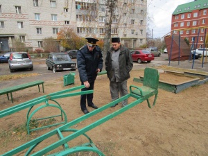 Госадмтехнадзор и общественники проверили  детские площадки в Дмитрове