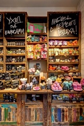 Магазины Lush в России меняют свой дизайн