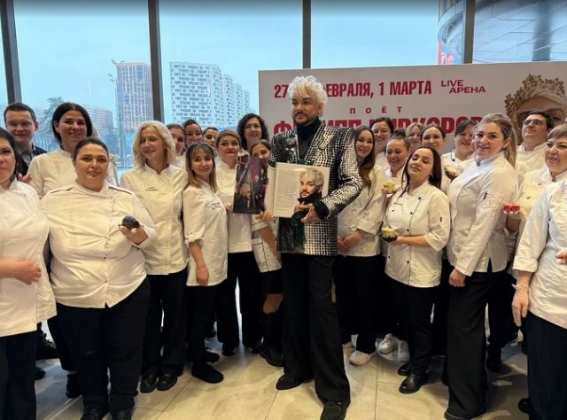 Марина и Максим Синицкие совместно с Филиппом Киркоровым создали авторскую коллекцию десертов к концертам в Live Арена