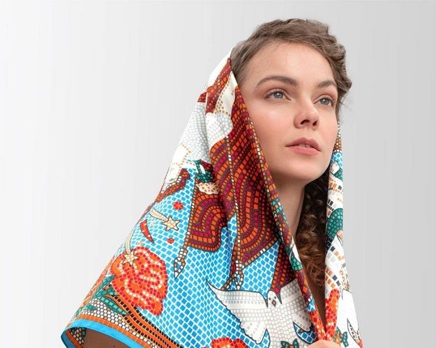 Платки «Русские в моде» от дизайнера Нины Ручкиной представили ко Дню Победы