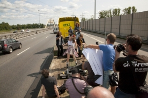 Гуля UEKZ на съёмках клипа вместе с актером Александром Тютрюмовым  угнала грузовик
