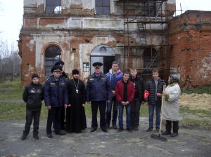 В селе Лелечи Егорьевского района проведена уборка территории вокруг Троицкого Храма