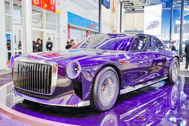 HONGQI дебютировал на Международном Пекинском Автосалоне