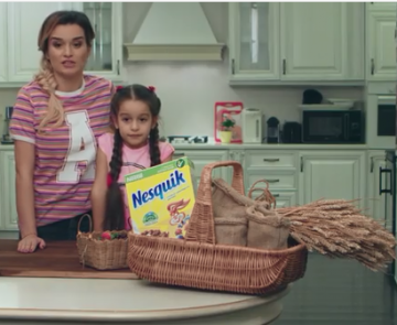 Ксения Бородина вместе с дочкой приготовила у себя дома готовый завтрак Nesquik от Nestlé!