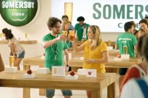 Фанаты Apple осмеяны в рекламе Somersby Cider