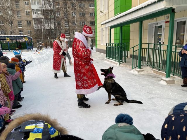 «Дед Мороз специального назначения» из Росгвардии начал свое путешествие по Томской области