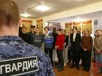 Томские росгвардейцы провели День открытых дверей для подшефных ведомству лицеистов