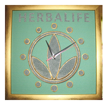 Дизайнерские часы из песка с логотипом