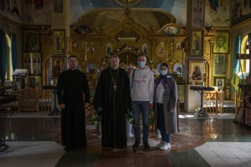 Добровольцы кинокомпании «Союз Маринс Групп» проехали по крымским монастырям и храмам с рабочим визитом