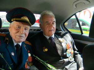 «ТаксовичкоФ» и «ГрузовичкоФ» поздравили ветеранов С  Днем Победы
