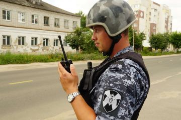 В Иванове росгвардейцы передали полицейским задержанного гражданина, находившегося в местном розыске
