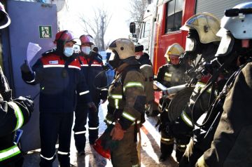 Бригады Воронежэнерго и пожарные расчеты МЧС отработали совместные действия в ходе противопожарной тренировки