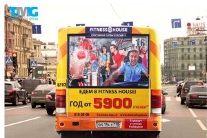 Дерзкий креатив рекламы на транспорте для Fitness House