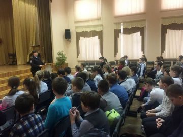 Инспекторы по делам несовершеннолетних проводят профилактические беседы в школах Зеленограда