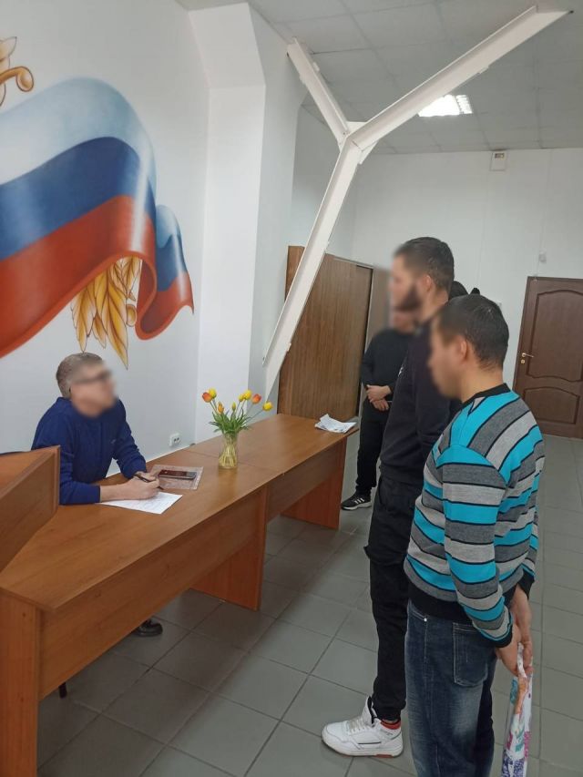 В Тбилисском районе выявляют бывших мигрантов с паспортами РФ, не вставших на воинский учет