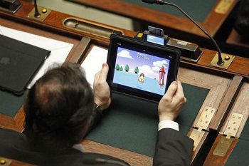 Французские депутаты обойдутся без бумажной печати и закупят гаджеты