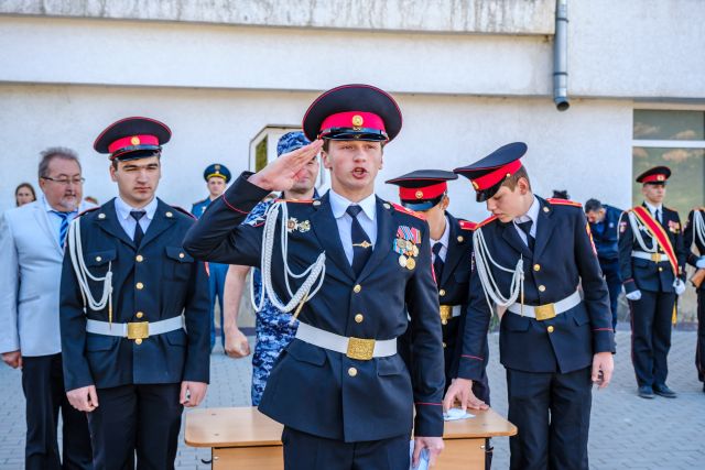 Отель Yalta Intourist поздравил выпускников Кадетского корпуса