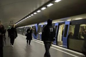 Звуковую рекламу в метро Петербурга пока не будут запрещать
