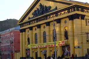 Театр Горького и ростовский цирк будут штрафовать за незаконную расклейку объявлений и афиш