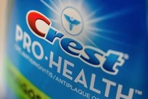 Procter&Gamble может заплатить рекордный штраф в Китае - $1 млн за рекламу зубной пасты