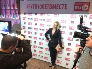 Алена Васильева поздравила RU tv c юбилеем!