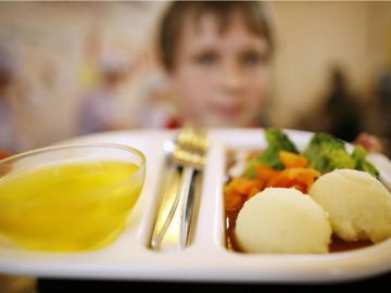 Брать или не брать: Роспотребнадзор уточнил правила проноса домашней еды в школы