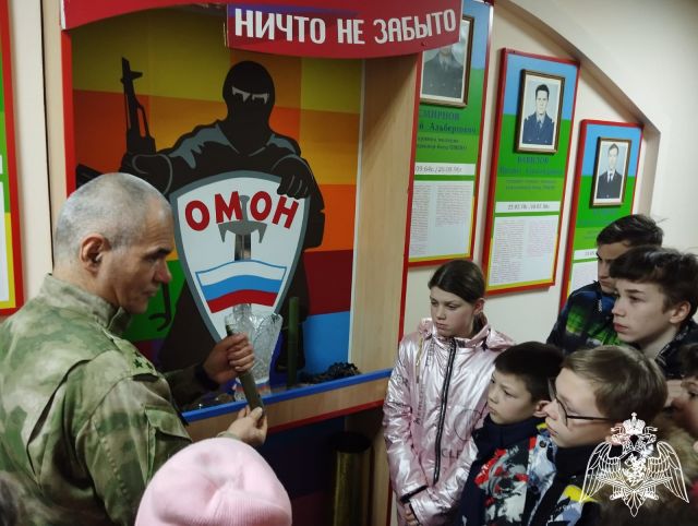 Ивановские школьники побывали на базе ОМОН "Спарта" Росгвардии