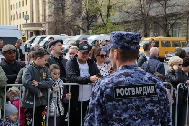 Росгвардейцы приняли участие в охране общественного порядка в период проведения Дня Победы