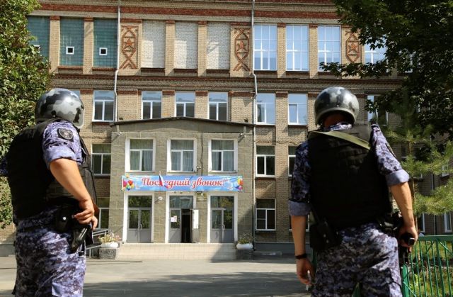 На Южном Урале сотрудники Росгвардии обеспечили охрану общественного порядка школьных «Последних звонков»