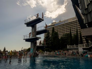 Чемпионы мира по хай-дайвингу провели тренировку в отеле Yalta Intourist