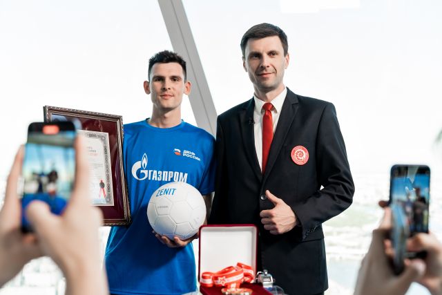 Резидент «Инсайт Люди» Дмитрий Зубов установил мировой рекорд по чеканке мяча