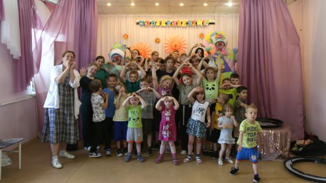 Коллектив компании «Металлоптторг» поздравил детей из реабилитационного центра «Солнышко» с началом летних каникул