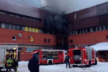 В Санкт-Петербурге разгорелся крупный пожар в типографии