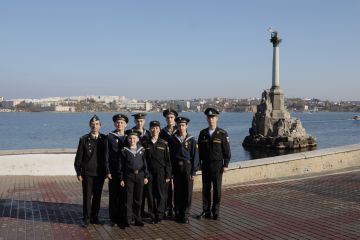 Воспитанники Новосибирского Детского морского центра «Каравелла» посетили город-герой Севастополь