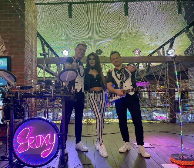 Кавер-группа E-ROXY выступила в ТРЦ «Нора»