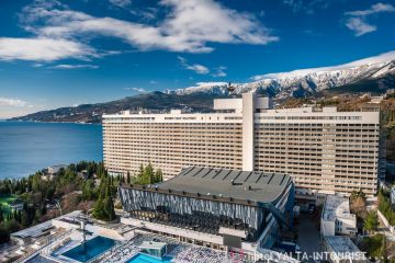 Отель Yalta Intourist Green Park принимает участие в программе туристического кэшбэка