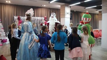 Сотрудники Marins Park Hotel Yekaterinburg устроили детям праздник