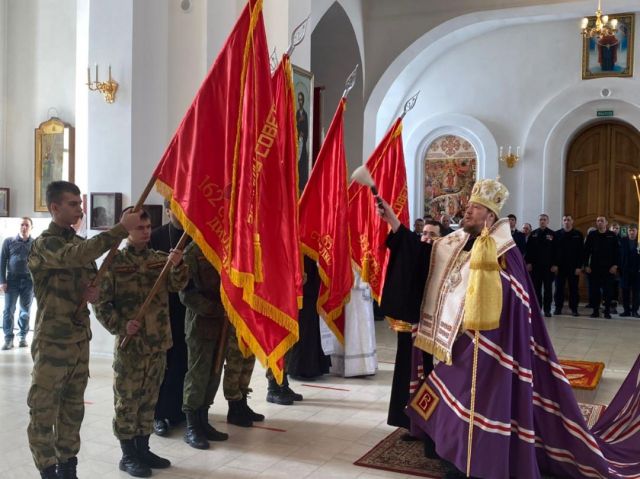 В преддверии Дня Победы ветеран СОБР рассказал журналистам про работу по воссозданию копий боевых знамен