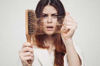 Как бороться с проблемами, которые могут настичь волосы на голове?