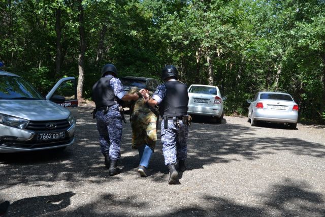 Патруль Росгвардии задержал подозреваемого в покушении на убийство школьницы в Самаре