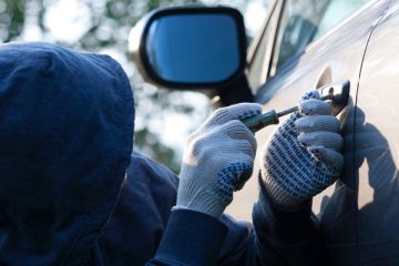 Сотрудники полиции Зеленограда задержали подозреваемых в покушении на кражу автомобиля
