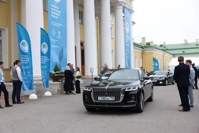 Официальным автомобильным партнером Евразийского женского форума выступил HONGQI