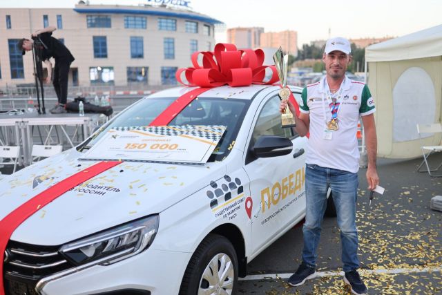 Лучшим водителем такси в России стал Артур Михайлов