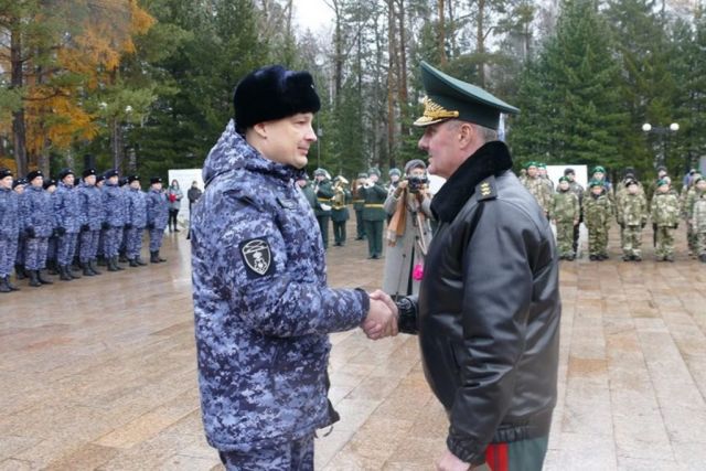 Торжественный гарнизонный развод в честь годовщины образования вневедомственной охраны Росгвардии прошел в Томске