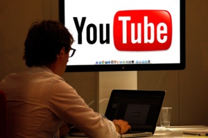 YouTube предложит покупать товары через рекламу в роликах